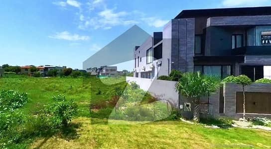 ڈی ایچ اے فیز 8 - بلاک یو فیز 8,ڈیفنس (ڈی ایچ اے),لاہور میں 1 کنال رہائشی پلاٹ 8.0 کروڑ میں برائے فروخت۔