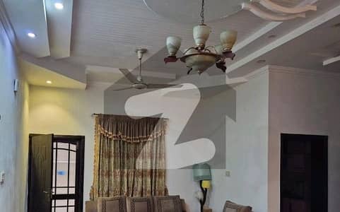 علامہ اقبال ٹاؤن لاہور میں 5 کمروں کا 10 مرلہ مکان 4.25 کروڑ میں برائے فروخت۔