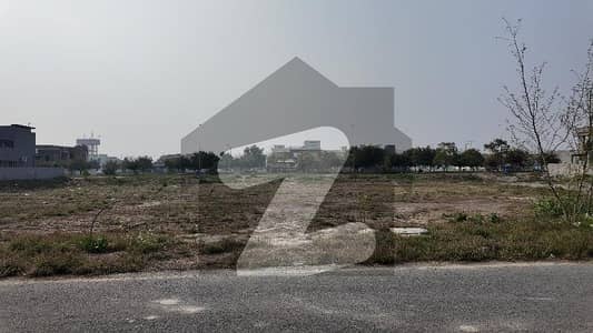 ڈی ایچ اے فیز 7 - بلاک وائے فیز 7,ڈیفنس (ڈی ایچ اے),لاہور میں 1 کنال رہائشی پلاٹ 4.95 کروڑ میں برائے فروخت۔ ڈی ایچ اے فیز 7 - بلاک وائے فیز 7,ڈیفنس (ڈی ایچ اے),لاہور میں 1 کنال رہائشی پلاٹ 4.95 کروڑ میں برائے فروخت۔