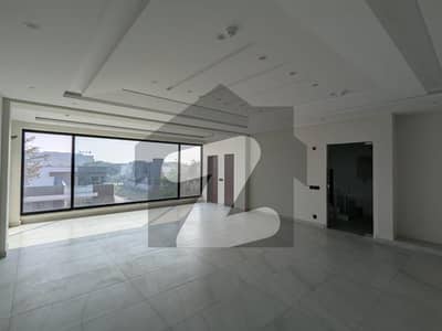 ڈی ایچ اے فیز 6 ڈیفنس (ڈی ایچ اے),لاہور میں 4 مرلہ دفتر 1.0 لاکھ میں کرایہ پر دستیاب ہے۔