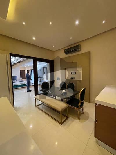 ڈی ایچ اے فیز 8 ڈی ایچ اے ڈیفینس,کراچی میں 5 کمروں کا 2 کنال مکان 12.0 لاکھ میں کرایہ پر دستیاب ہے۔