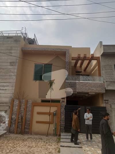 فارمانئیٹس ہاؤسنگ سکیم ۔ بلاک این فارمانئیٹس ہاؤسنگ سکیم,لاہور میں 3 کمروں کا 5 مرلہ مکان 1.75 کروڑ میں برائے فروخت۔