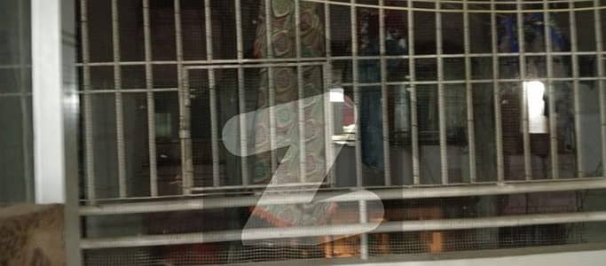 گلستانِِ جوہر ۔ بلاک 18 گلستانِ جوہر,کراچی میں 4 کمروں کا 9 مرلہ فلیٹ 70.0 ہزار میں کرایہ پر دستیاب ہے۔