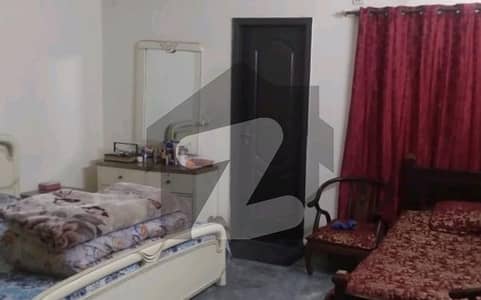 گلبرگ لاہور میں 4 کمروں کا 5 مرلہ مکان 2.5 کروڑ میں برائے فروخت۔