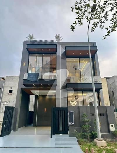 ڈی ایچ اے 9 ٹاؤن ڈیفنس (ڈی ایچ اے),لاہور میں 3 کمروں کا 5 مرلہ مکان 2.35 کروڑ میں برائے فروخت۔