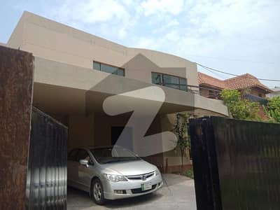 ONE KANAL BEAUTIFULL HOUSE AVALIABLE FOR RENT IN DHA DEFANCE PHASE 3