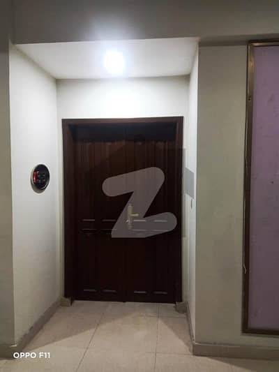 عسکری 11 ۔ سیکٹر بی اپارٹمنٹس عسکری 11,عسکری,لاہور میں 3 کمروں کا 10 مرلہ فلیٹ 4.0 کروڑ میں برائے فروخت۔