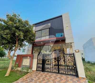 ڈی ایچ اے 9 ٹاؤن ڈیفنس (ڈی ایچ اے),لاہور میں 3 کمروں کا 5 مرلہ مکان 2.3 کروڑ میں برائے فروخت۔