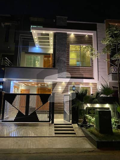 A BEAUTIFUL 5 MRLA HOUSE FOR SALE GARDENIA BLOCK