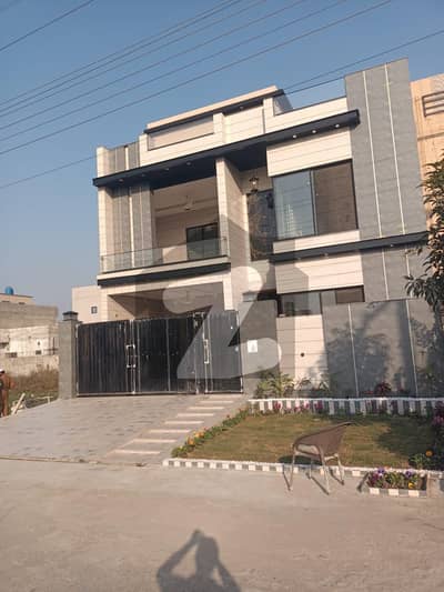 PRIME LOCATION 10 MARLA BRAND NEW HOUSE