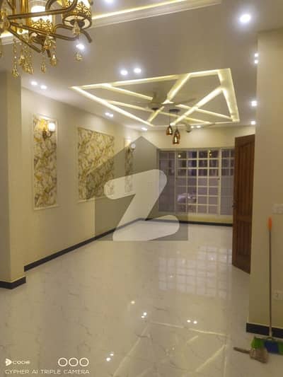 ڈی ایچ اے ڈیفینس فیز 5 ڈی ایچ اے ڈیفینس,اسلام آباد میں 6 کمروں کا 1 کنال مکان 3.0 لاکھ میں کرایہ پر دستیاب ہے۔