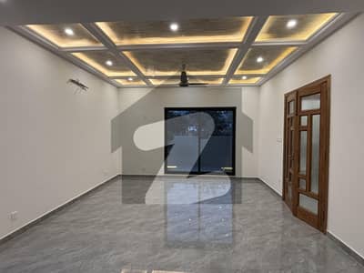 ڈی ایچ اے ڈیفینس فیز 2 ڈی ایچ اے ڈیفینس,اسلام آباد میں 3 کمروں کا 1 کنال زیریں پورشن 1.5 لاکھ میں کرایہ پر دستیاب ہے۔