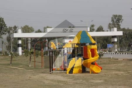 ایم پی سی ایچ ایس - بلاک جی ایم پی سی ایچ ایس ۔ ملٹی گارڈنز,بی ۔ 17,اسلام آباد میں 1 کنال رہائشی پلاٹ 1.55 کروڑ میں برائے فروخت۔