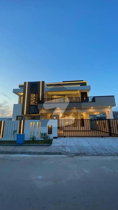 1 KANAL DOUBLE STOREY BRAND NEW HOUSE FOR SALE