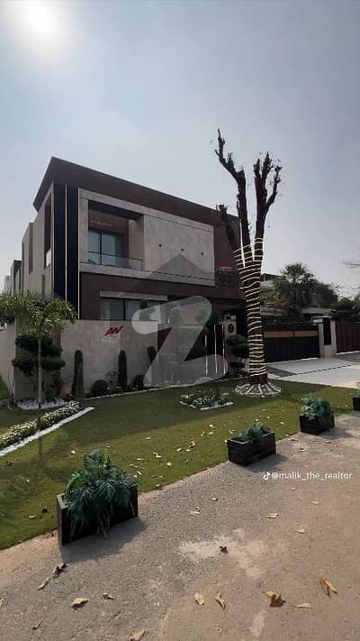 Corner House For Sale   1 Kanal House