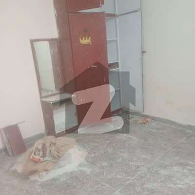 Gulbarg 3 Near BHAWARA MARKET 4 MARLA UPER LOCK LOWER PORTION 1 BAD FOR RENT