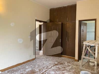 ایف ۔ 8 اسلام آباد میں 4 کمروں کا 1 کنال مکان 4.4 لاکھ میں کرایہ پر دستیاب ہے۔