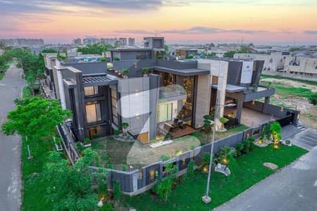 30 MARLA CORNER HOUSE FULL BASEMENT AND FULLY FURNISHED MOST BEAUTIFULL BANGLOW FOR SALE VERY CLOSE TO DOLMAN MALL