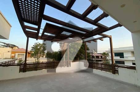 ڈی ایچ اے فیز 5 ڈی ایچ اے ڈیفینس,کراچی میں 6 کمروں کا 2 کنال مکان 24.5 کروڑ میں برائے فروخت۔