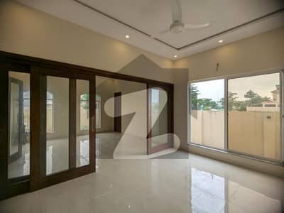 ڈی ایچ اے فیز 7 ڈیفنس (ڈی ایچ اے),لاہور میں 5 کمروں کا 1 کنال مکان 3.0 لاکھ میں کرایہ پر دستیاب ہے۔