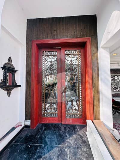 ڈی ایچ اے فیز 6 ڈیفنس (ڈی ایچ اے),لاہور میں 5 کمروں کا 1 کنال مکان 3.3 لاکھ میں کرایہ پر دستیاب ہے۔