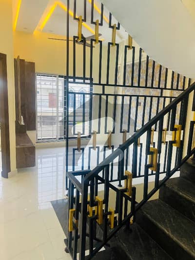 سٹی ہاؤسنگ سوسائٹی - بلاک بی سٹی ہاؤسنگ سوسائٹی,سیالکوٹ میں 4 کمروں کا 5 مرلہ مکان 2.4 کروڑ میں برائے فروخت۔