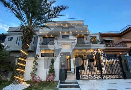 سٹی ہاؤسنگ سوسائٹی گوجرانوالہ میں 5 کمروں کا 10 مرلہ مکان 5.0 کروڑ میں برائے فروخت۔