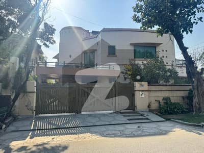 ڈی ایچ اے فیز 1 ڈیفنس (ڈی ایچ اے),لاہور میں 5 کمروں کا 1 کنال مکان 6.1 کروڑ میں برائے فروخت۔