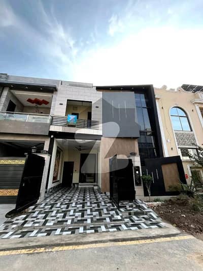 پارک ویو سٹی ۔ تولپ ایکسٹینشن بلاک پارک ویو سٹی,لاہور میں 4 کمروں کا 5 مرلہ مکان 2.35 کروڑ میں برائے فروخت۔