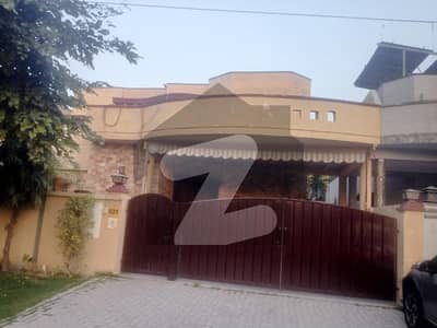 1 Canal 6 Bed with Basement For Rent