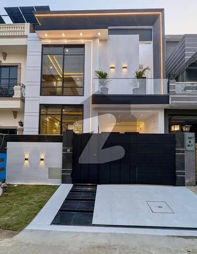 لیک سٹی رائیونڈ روڈ,لاہور میں 4 کمروں کا 5 مرلہ مکان 3.0 کروڑ میں برائے فروخت۔