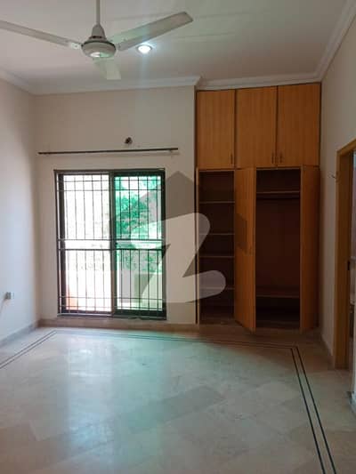 Lower Portion For Rent At The Prime Location In Salli Town