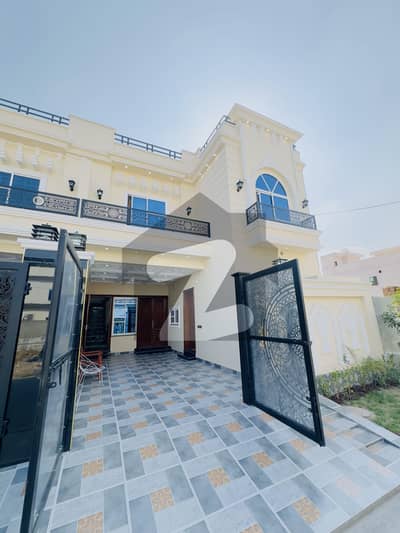 ملتان پبلک سکول روڈ ملتان میں 4 کمروں کا 6 مرلہ مکان 1.8 کروڑ میں برائے فروخت۔