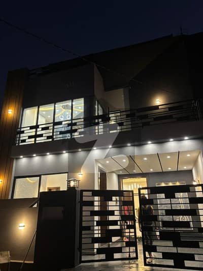 واپڈا ٹاؤن ملتان میں 4 کمروں کا 5 مرلہ مکان 1.49 کروڑ میں برائے فروخت۔