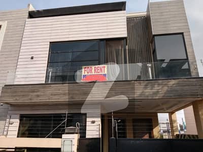 ڈی ایچ اے 9 ٹاؤن ۔ بلاک سی ڈی ایچ اے 9 ٹاؤن,ڈیفنس (ڈی ایچ اے),لاہور میں 3 کمروں کا 5 مرلہ مکان 1.5 لاکھ میں کرایہ پر دستیاب ہے۔