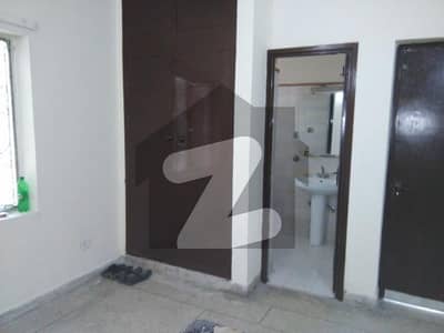 ایف ۔ 7 اسلام آباد میں 9 کمروں کا 1 کنال مکان 30.0 لاکھ میں کرایہ پر دستیاب ہے۔