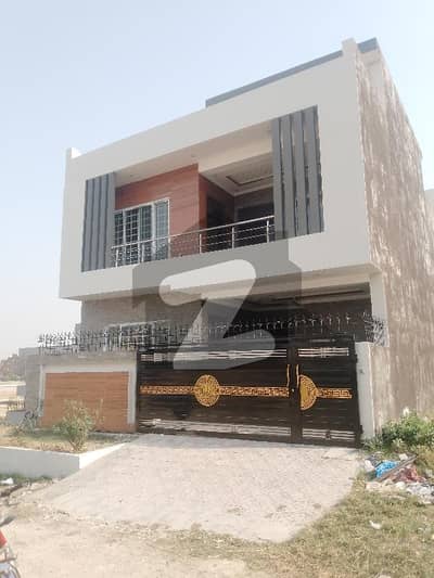 ایم پی سی ایچ ایس - بلاک ای ایم پی سی ایچ ایس ۔ ملٹی گارڈنز,بی ۔ 17,اسلام آباد میں 4 کمروں کا 8 مرلہ مکان 2.5 کروڑ میں برائے فروخت۔