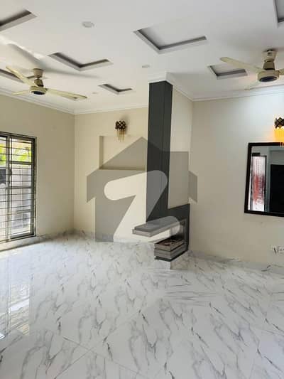5 Marla Well Maintained House For Sale In Phase 5 Block B, DHA.