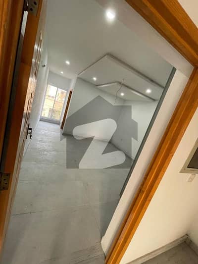 5 MARLA APARTMENT AVAILABLE FOR RENT