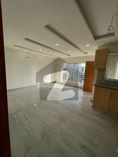 5 MARLA APARTMENT AVAILABLE FOR RENT