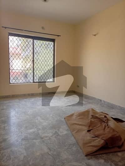 واپڈا ٹاؤن لاہور میں 2 کمروں کا 10 مرلہ بالائی پورشن 65.0 ہزار میں کرایہ پر دستیاب ہے۔