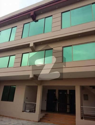 جی ۔ 12 اسلام آباد میں 1 کمرے کا 1 مرلہ کمرہ 17.0 ہزار میں کرایہ پر دستیاب ہے۔