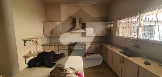 600 Yards Old House Gizri Streets Phase 4 DHA