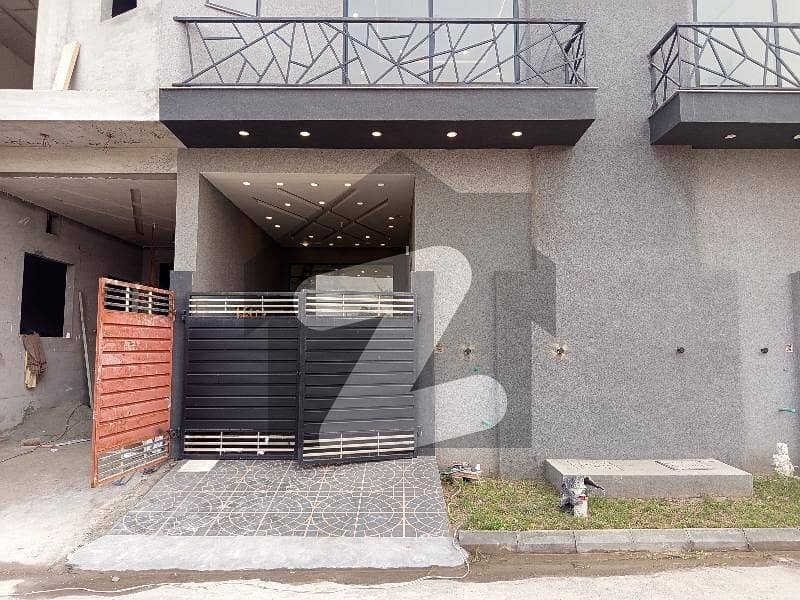 Get Your Hands On House In Faisalabad Best Area Get Your Hands On House In Faisalabad Best Area