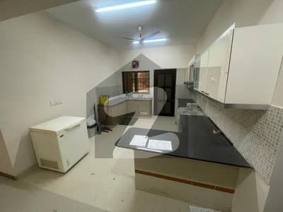 عسکری 5 ملیر کنٹونمنٹ,کینٹ,کراچی میں 3 کمروں کا 11 مرلہ فلیٹ 4.05 کروڑ میں برائے فروخت۔