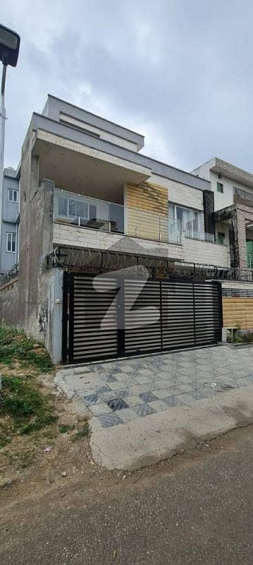 ایف ۔ 11/3 ایف ۔ 11,اسلام آباد میں 5 کمروں کا 10 مرلہ مکان 3.5 لاکھ میں کرایہ پر دستیاب ہے۔