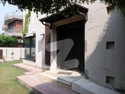 1 KANAL COMMERCIAL USE HOUSE FOR RENT MODEL TOWN MAIN CANAL ROAD MUSLIM TOWN LAHORE