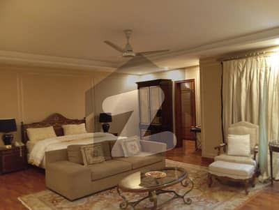 In Gulberg 3 Flat For Rent Sized 2350 Square Feet