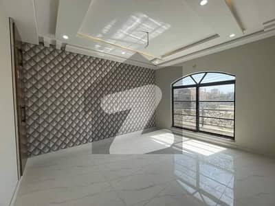 22 MARLA HOUSE IS AVAILABLE FOR RENT IN GULBERG 3