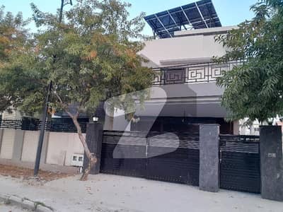 بحریہ انکلیو - سیکٹر ای بحریہ انکلیو,بحریہ ٹاؤن,اسلام آباد میں 4 کمروں کا 1 کنال بالائی پورشن 1.65 لاکھ میں کرایہ پر دستیاب ہے۔